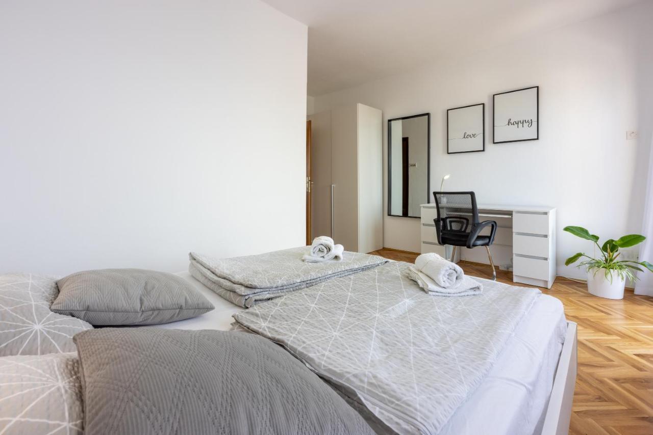 Apartment Arya Crikvenica Buitenkant foto